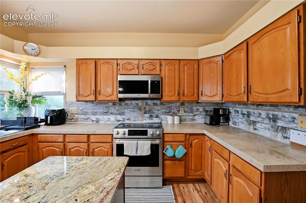 Image 9 of 43: Kitchen