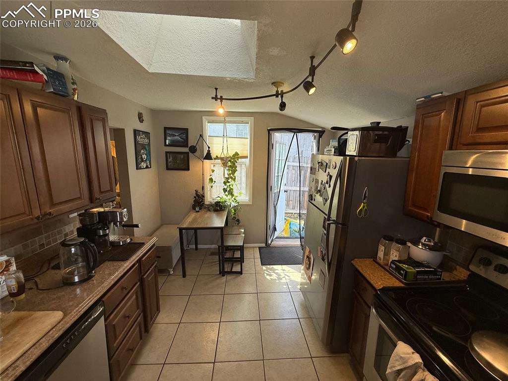 Image 10 of 28: Kitchen