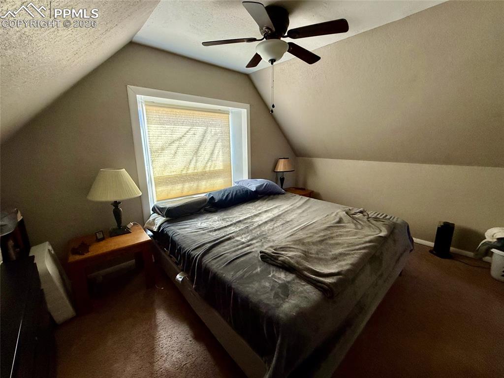 Image 15 of 28: Bedroom