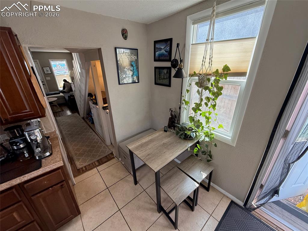 Image 8 of 28: Dining Area