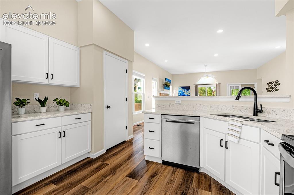Image 10 of 45: Kitchen