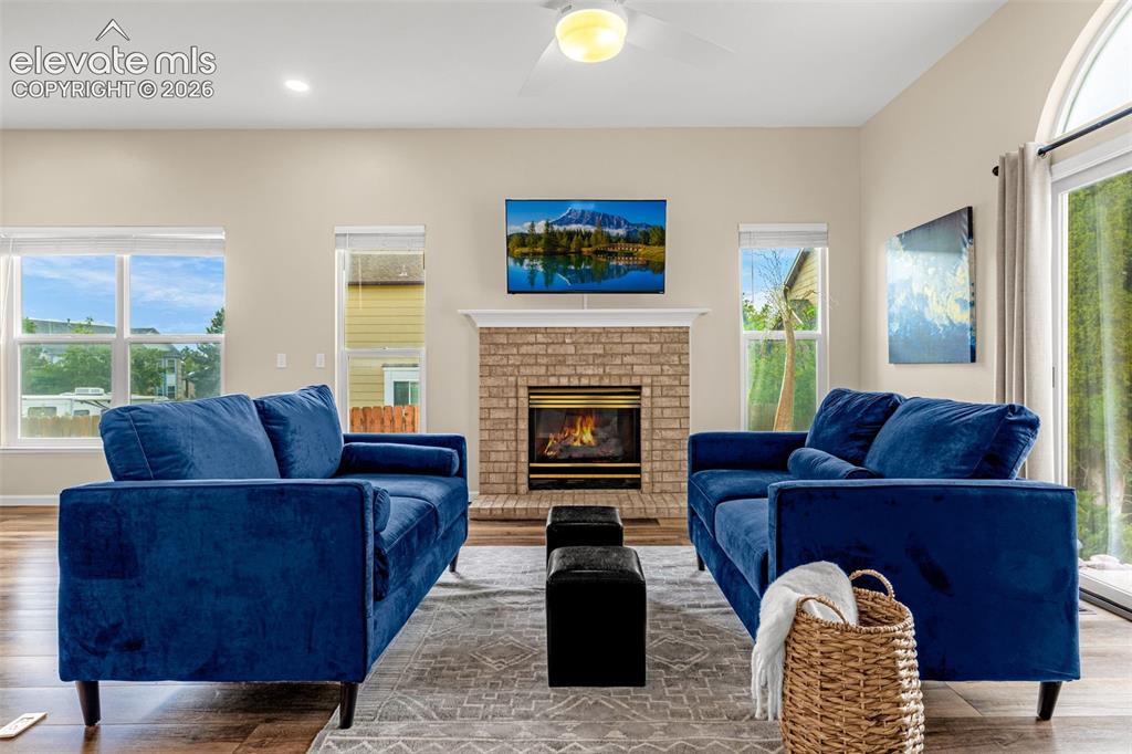Image 13 of 45: Living Room