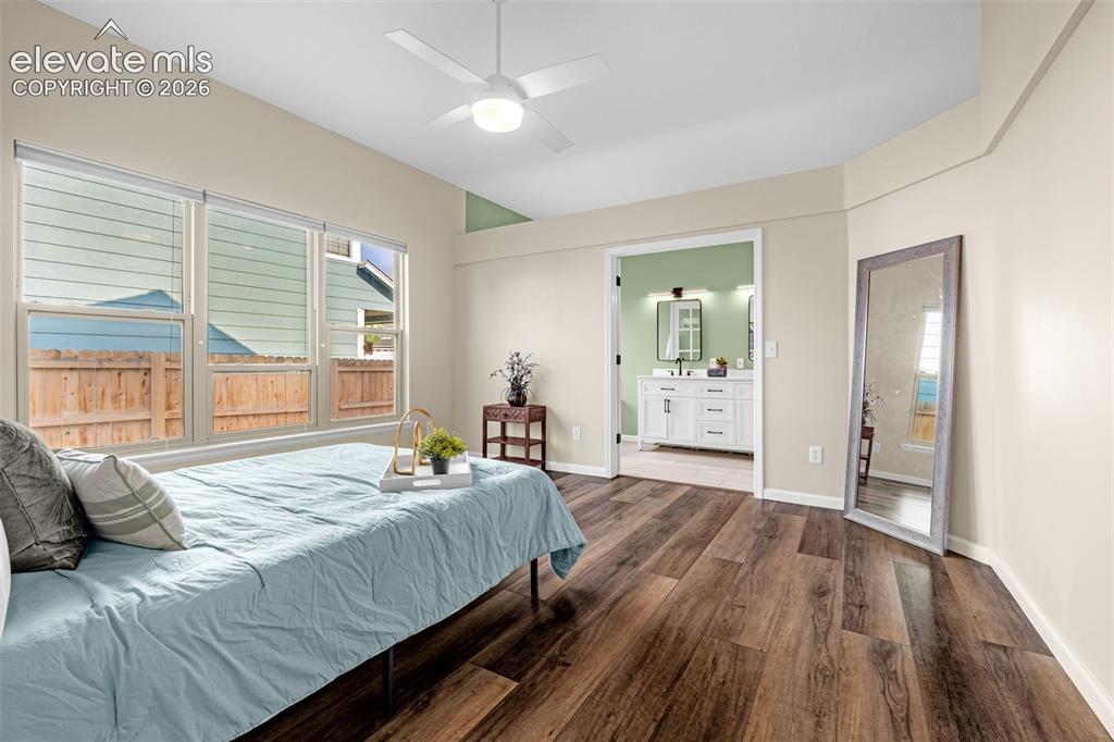 Image 19 of 45: Bedroom