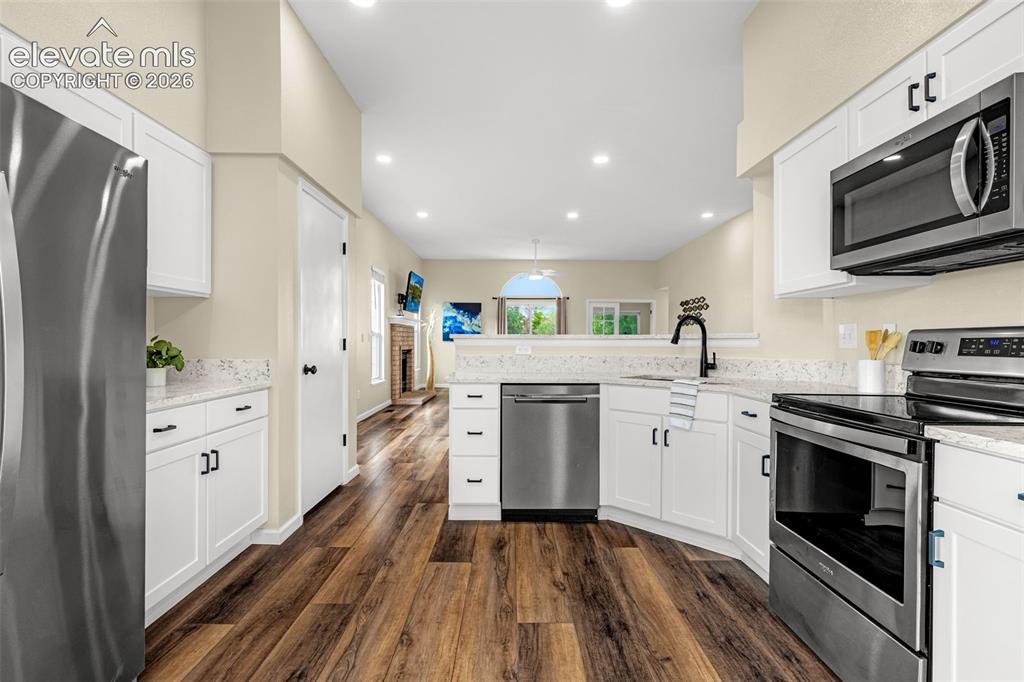 Image 8 of 45: Kitchen
