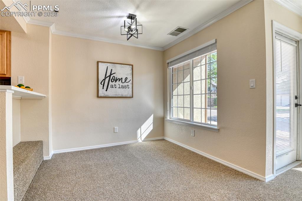 Image 10 of 34: Dining Room
