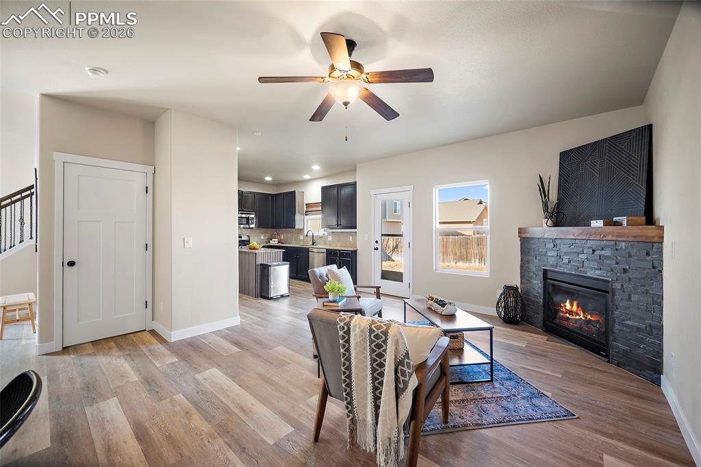 Image 16 of 39: Living Room