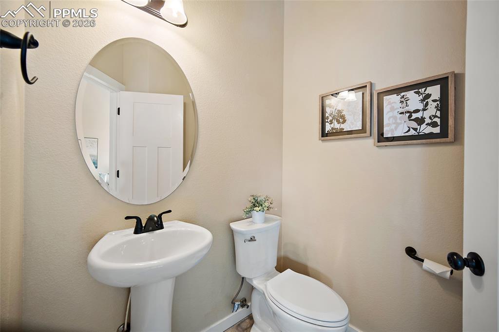 Image 18 of 39: Bathroom