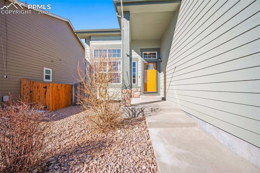 Image 3 of 39: Entry