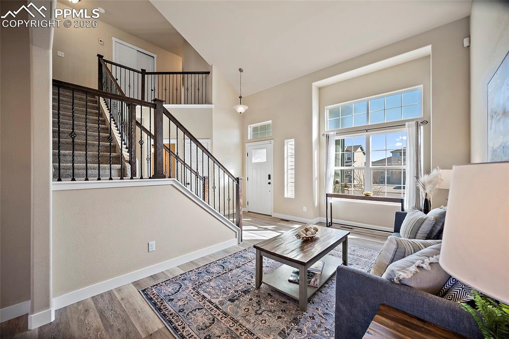 Image 7 of 39: Family Room