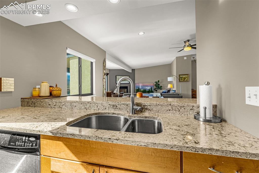 Image 16 of 28: Kitchen