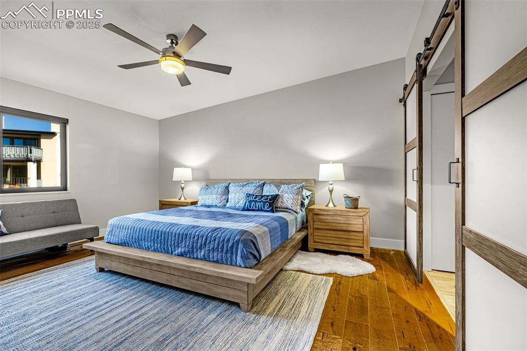 Image 17 of 28: Bedroom
