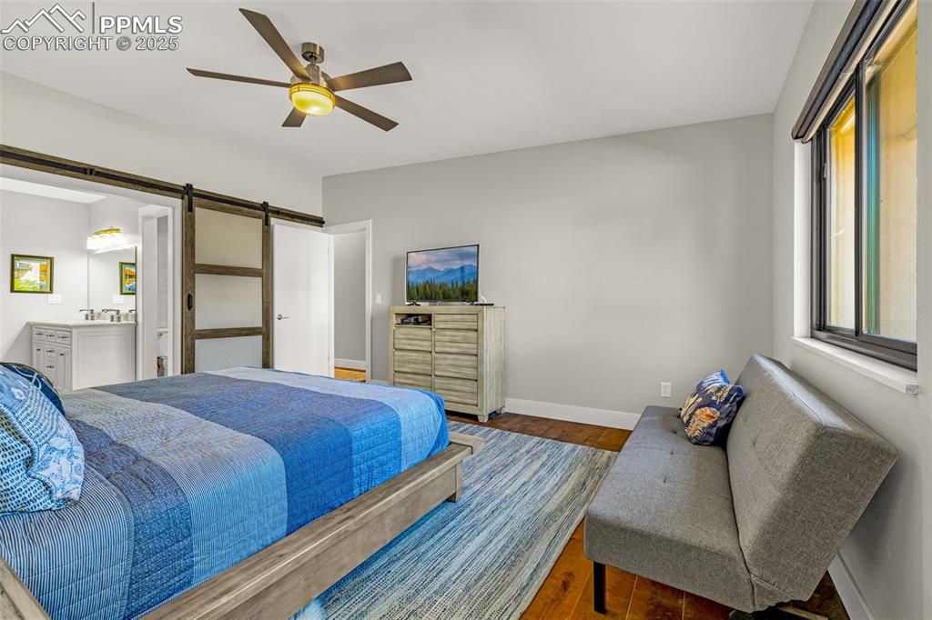 Image 18 of 28: Bedroom