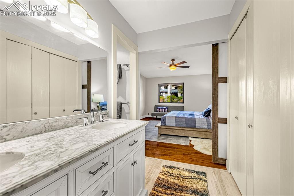 Image 19 of 28: Bathroom