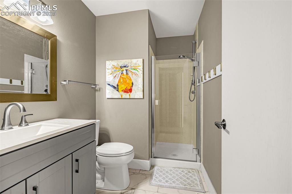 Image 25 of 28: Bathroom