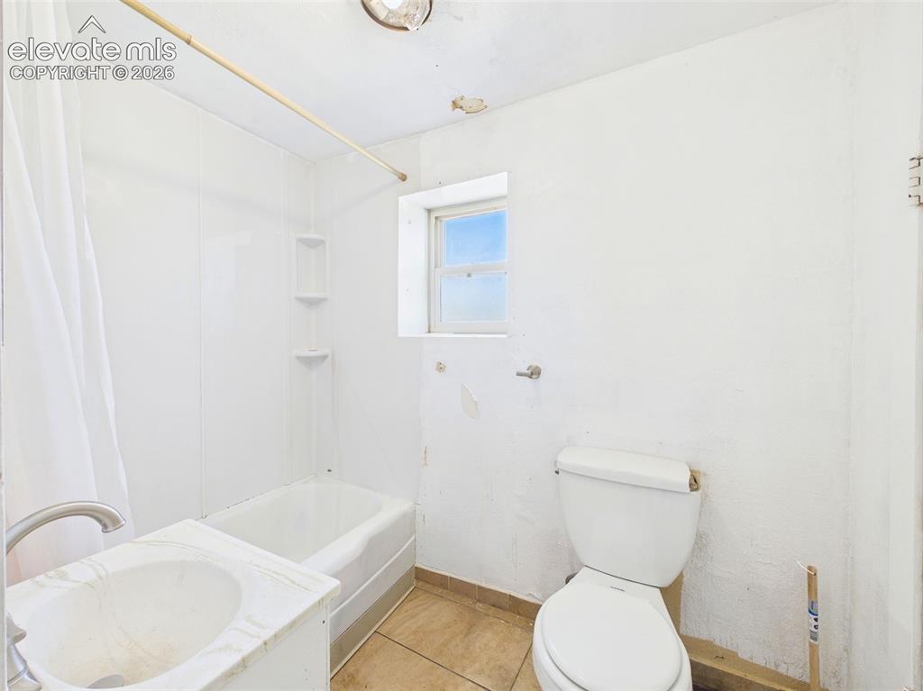 Image 11 of 15: Bathroom