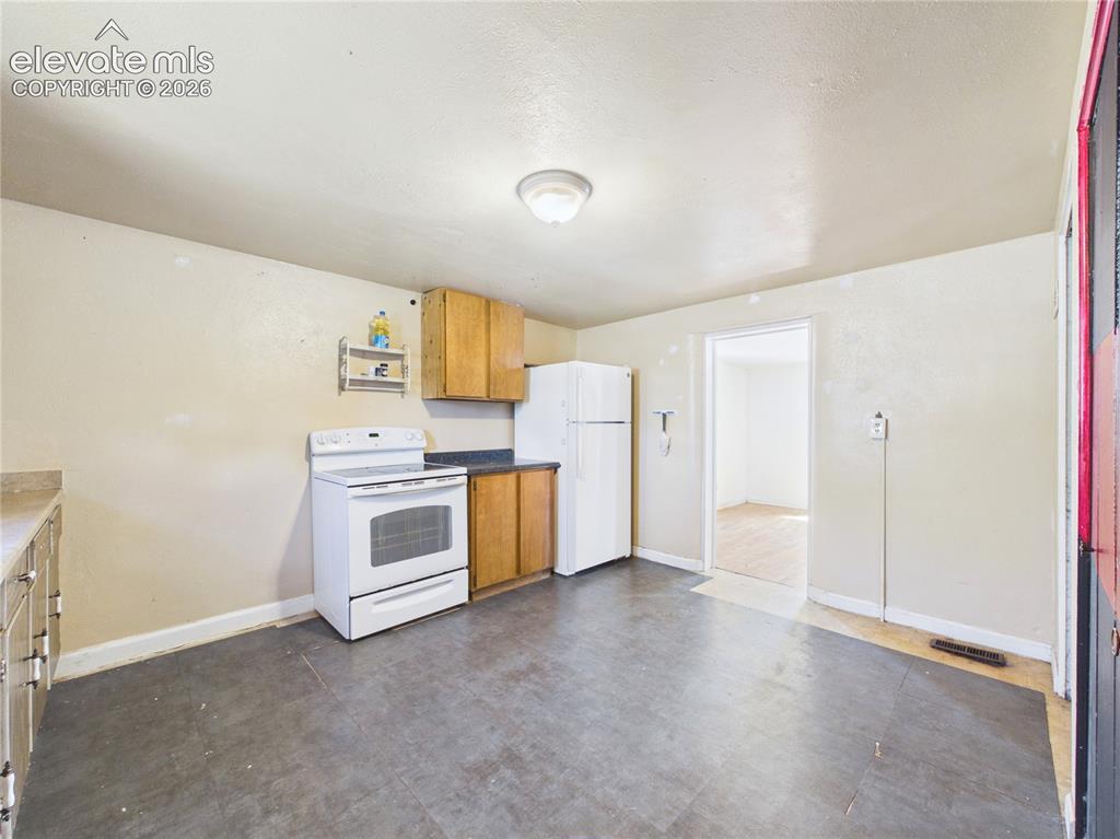 Image 9 of 15: Kitchen