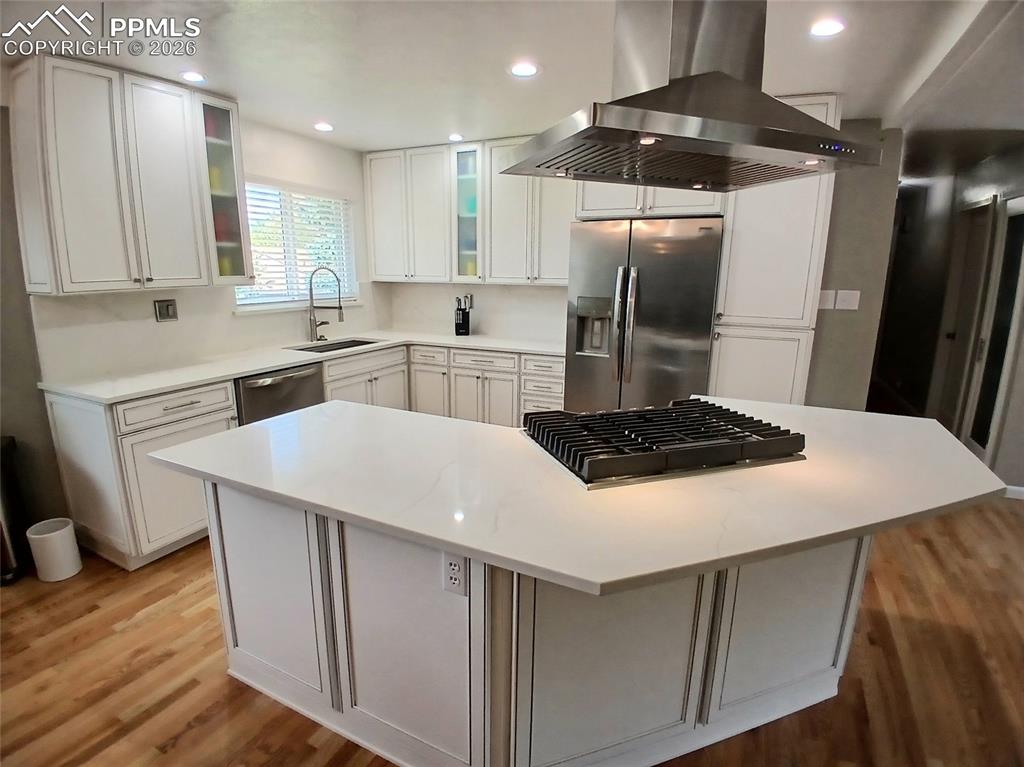 Image 11 of 49: Kitchen to die for!!