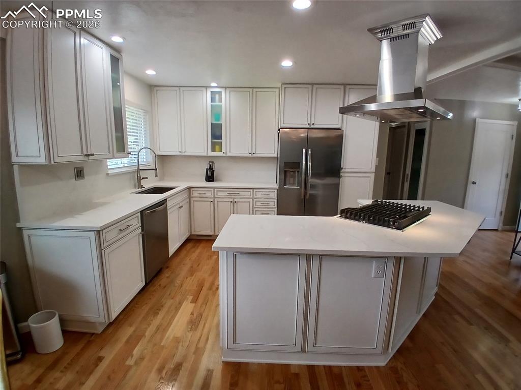 Image 13 of 49: Kitchen to die for!!