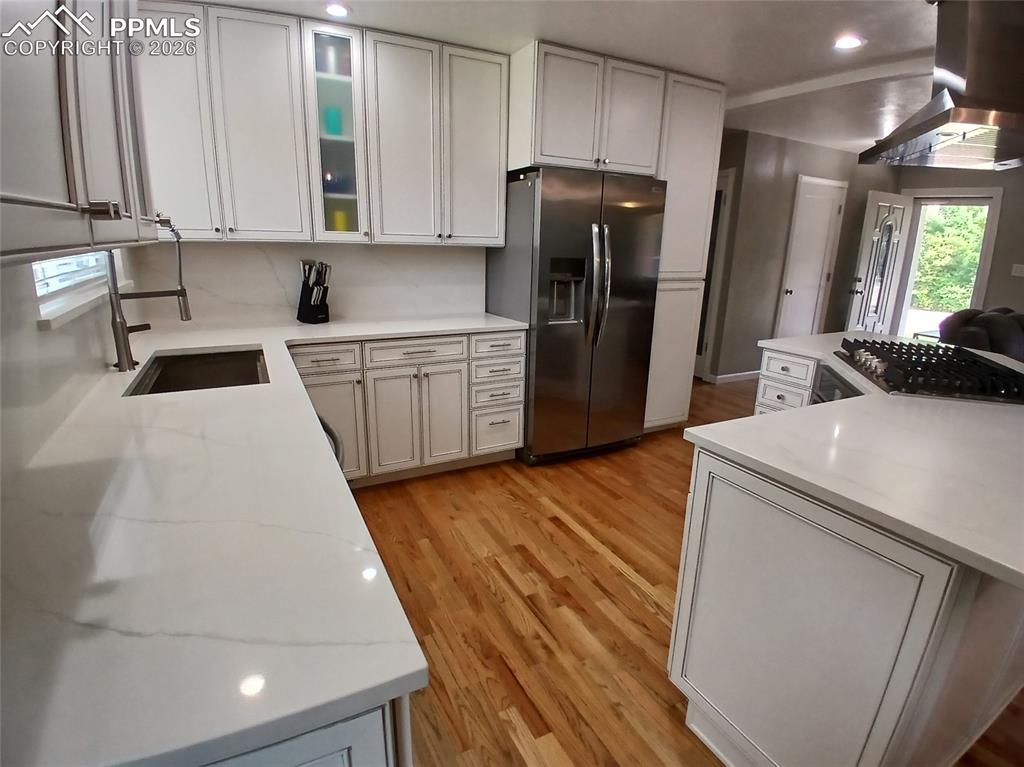 Image 14 of 49: Kitchen to die for!!