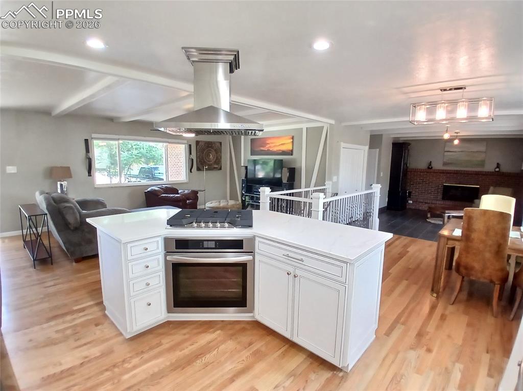 Image 16 of 49: Kitchen to die for!!