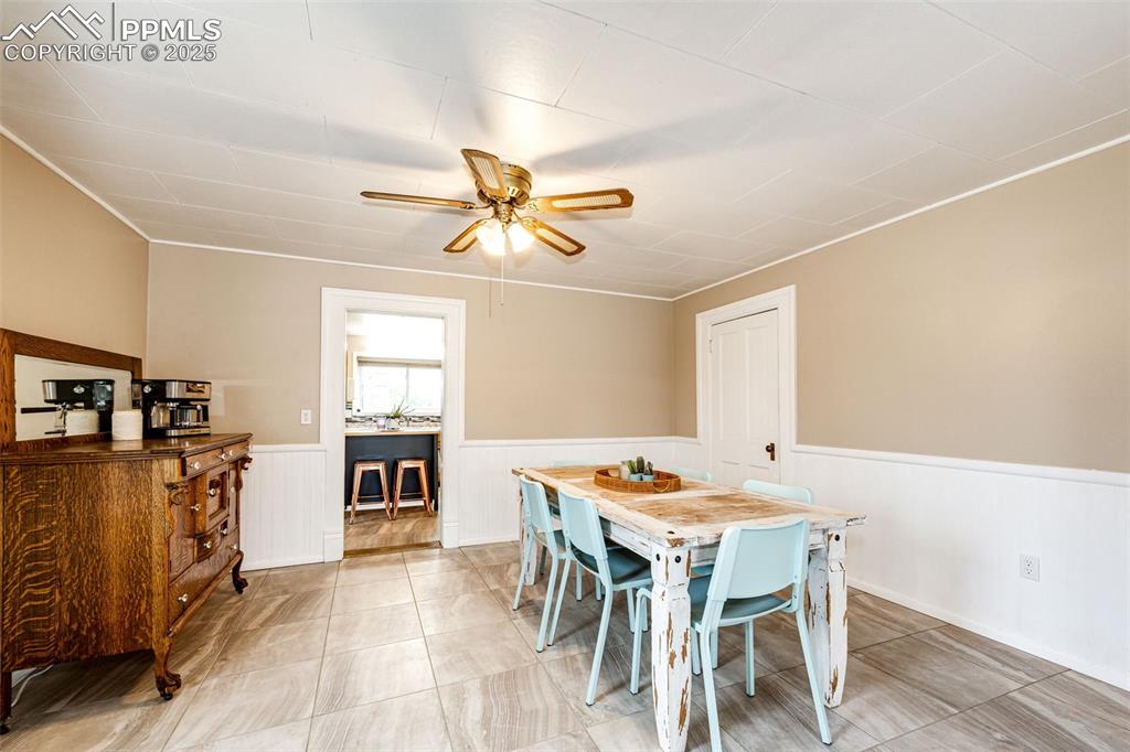 Image 12 of 30: Dining Area