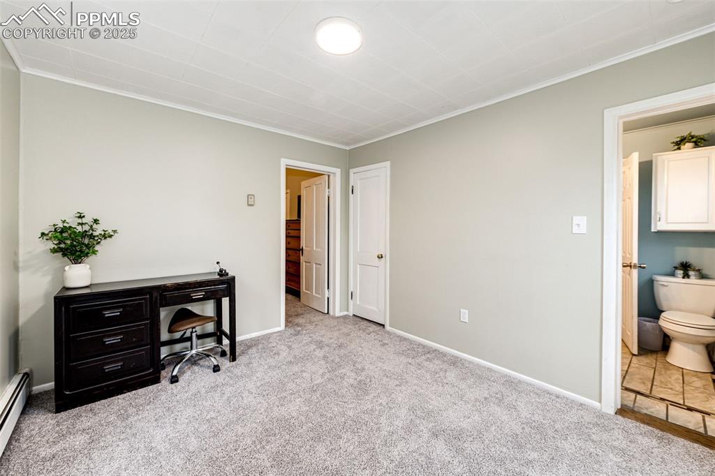 Image 21 of 30: Office