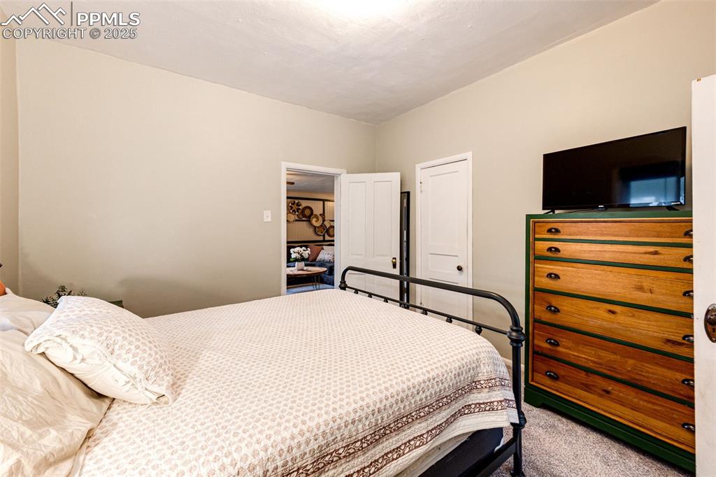 Image 24 of 30: Bedroom