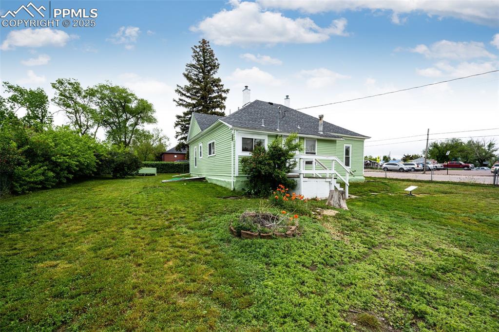 Image 26 of 30: Back of Structure