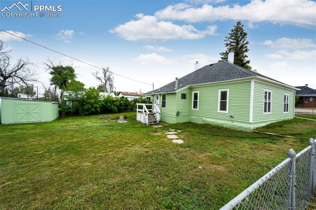 Image 27 of 30: Yard