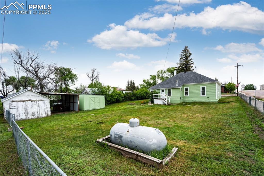 Image 28 of 30: Yard