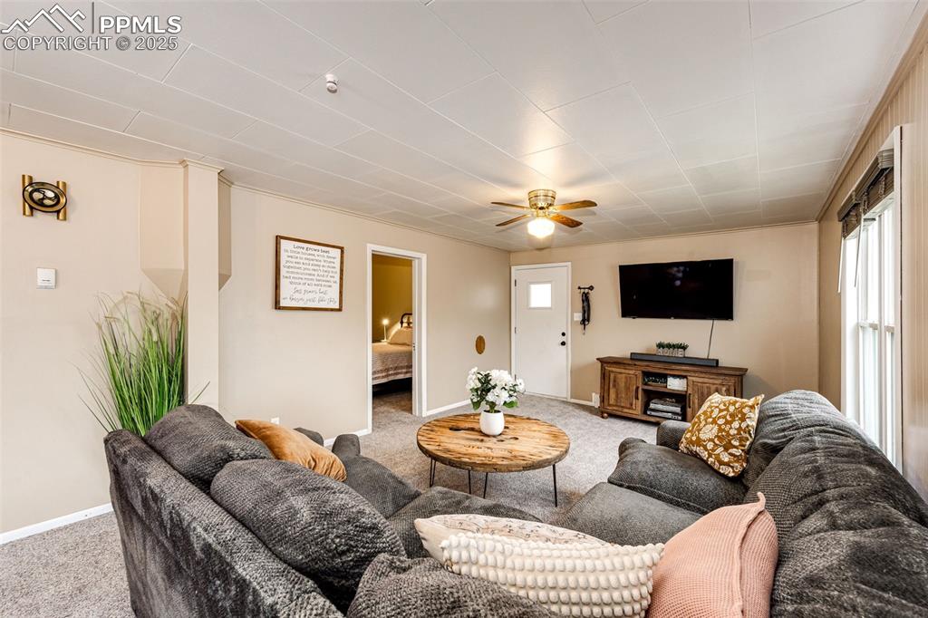 Image 7 of 30: Living Room