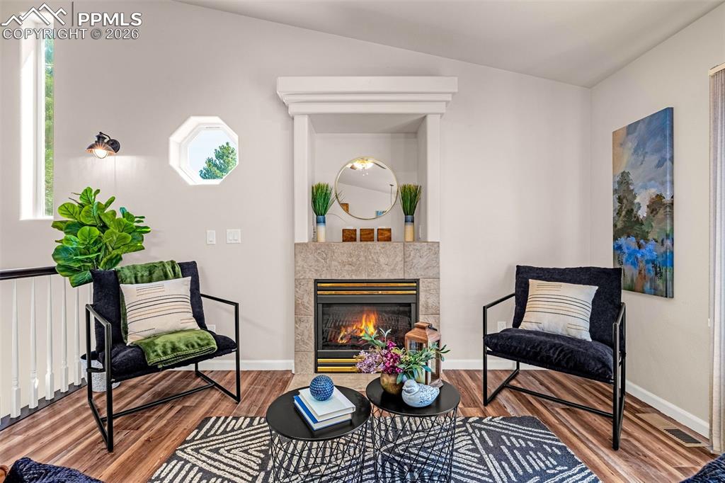 Image 13 of 40: Sitting Room