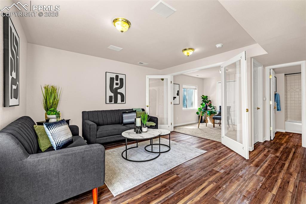 Image 25 of 40: Living Room