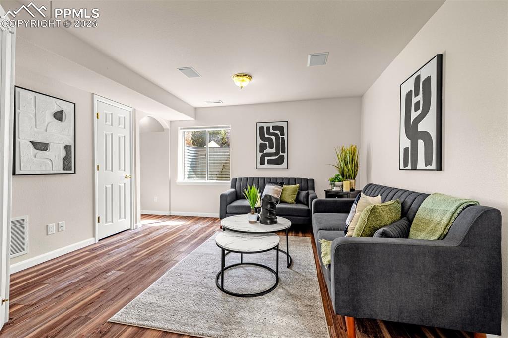 Image 26 of 40: Living Room