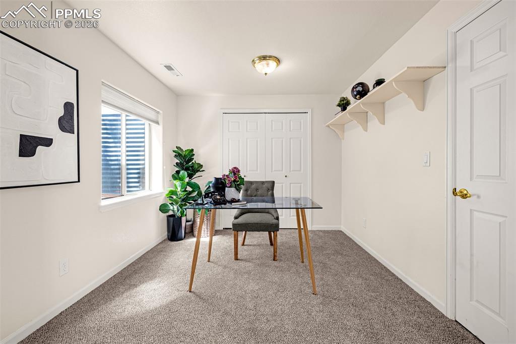 Image 27 of 40: Office