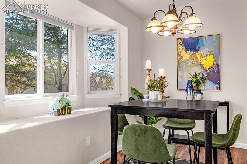 Image 9 of 40: Dining Area