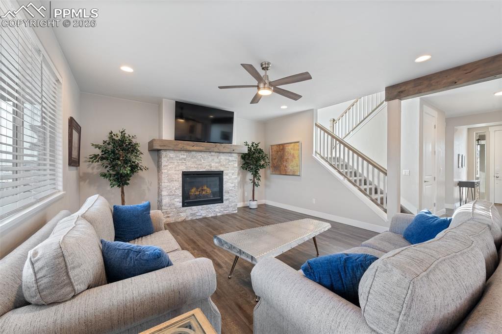 Image 15 of 50: Living Room