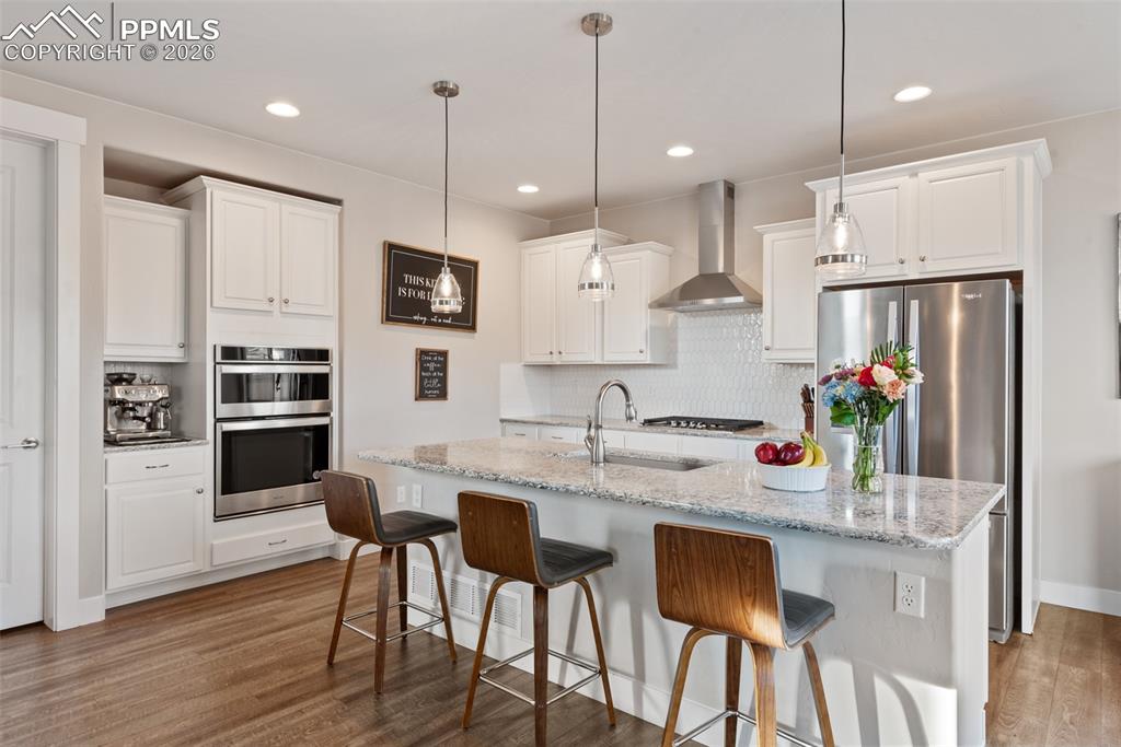 Image 17 of 50: Kitchen