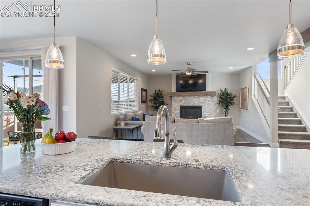 Image 21 of 50: Kitchen