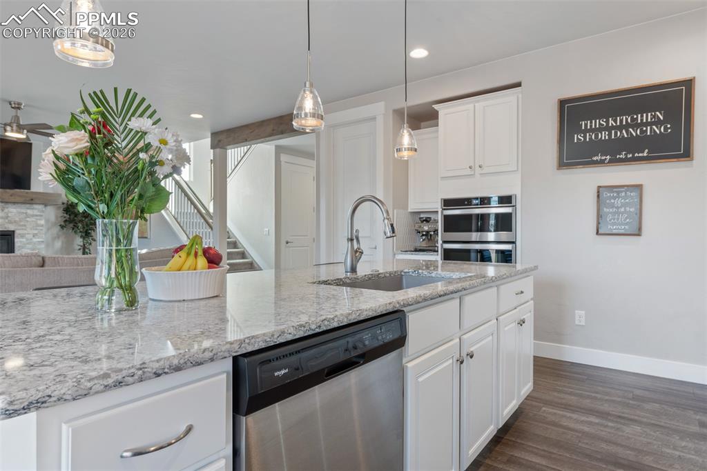 Image 22 of 50: Kitchen