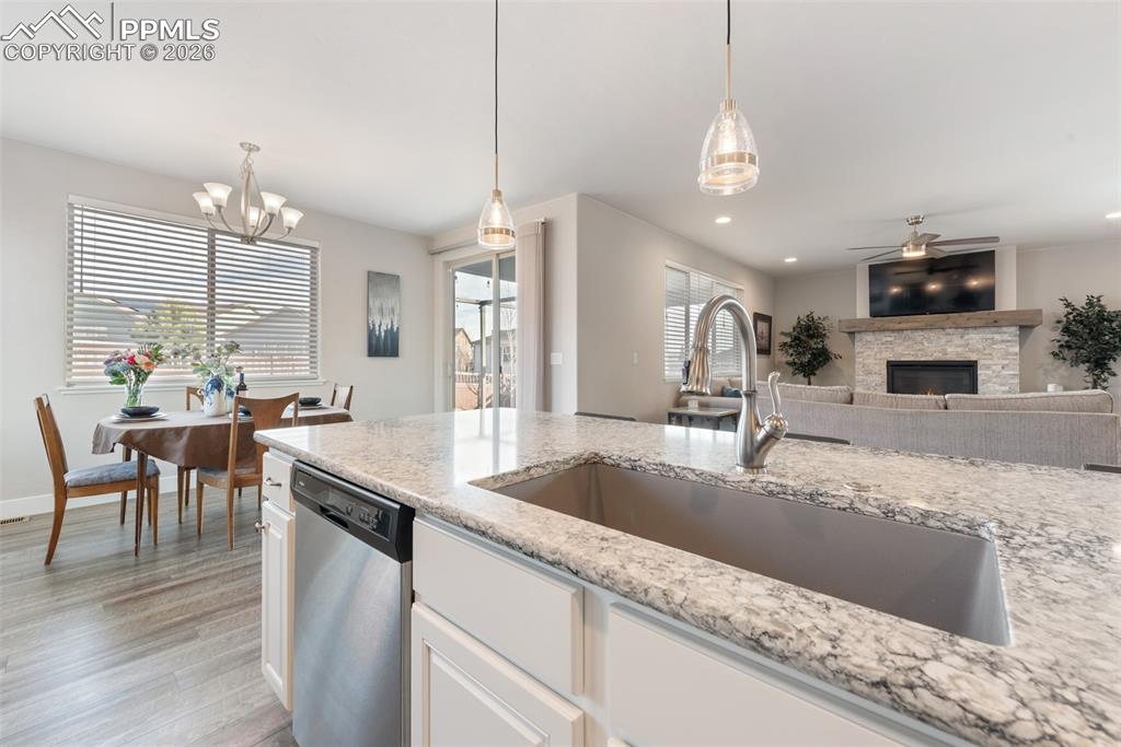 Image 26 of 50: Kitchen