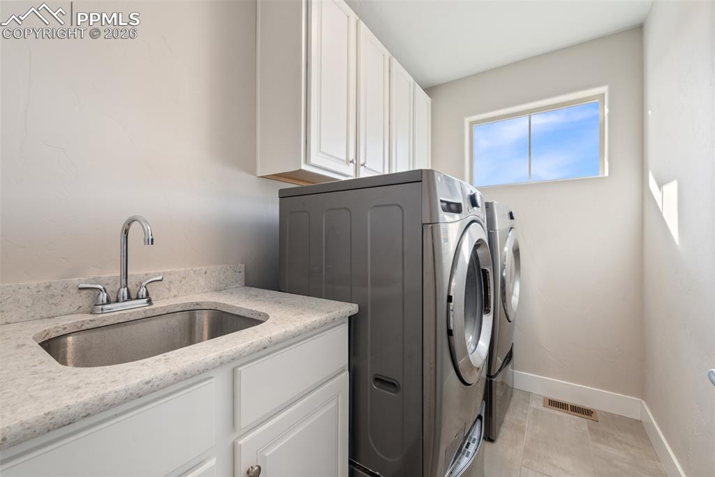 Image 31 of 50: Laundry