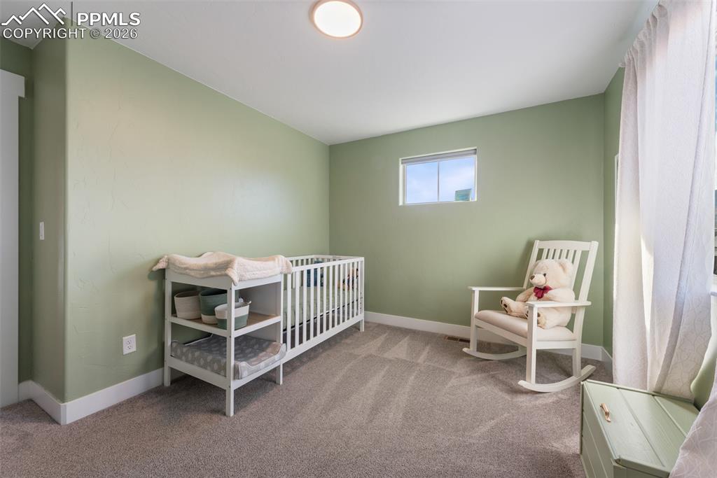 Image 34 of 50: Bedroom