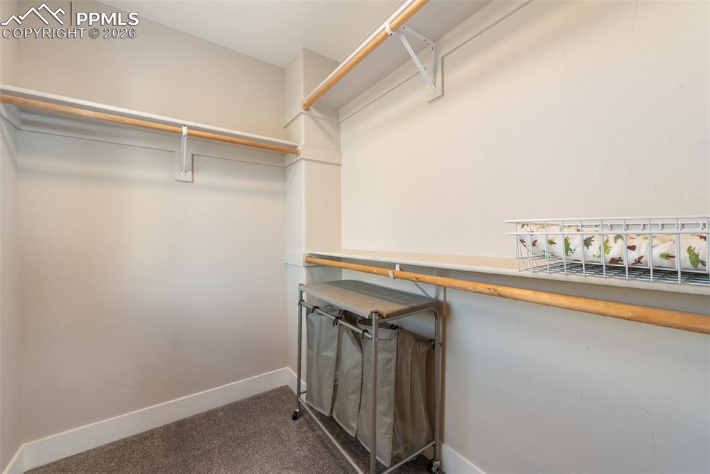 Image 35 of 50: Closet