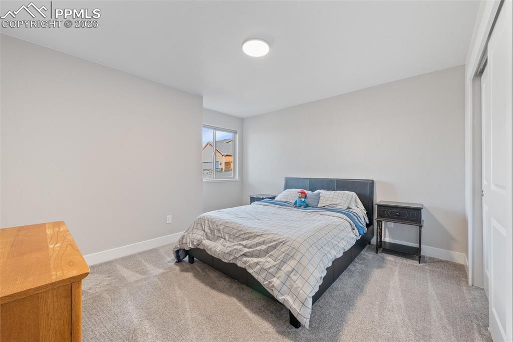 Image 37 of 50: Bedroom