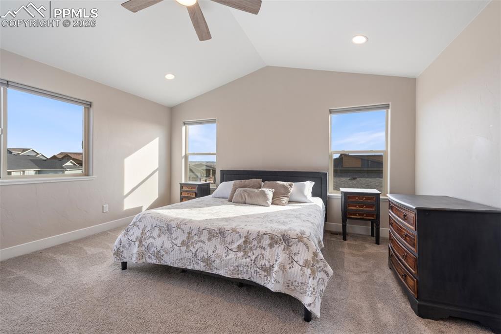 Image 40 of 50: Bedroom