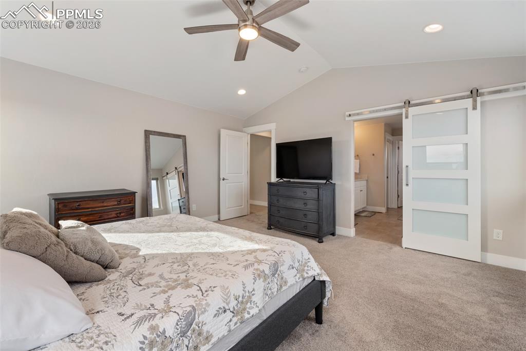 Image 42 of 50: Bedroom