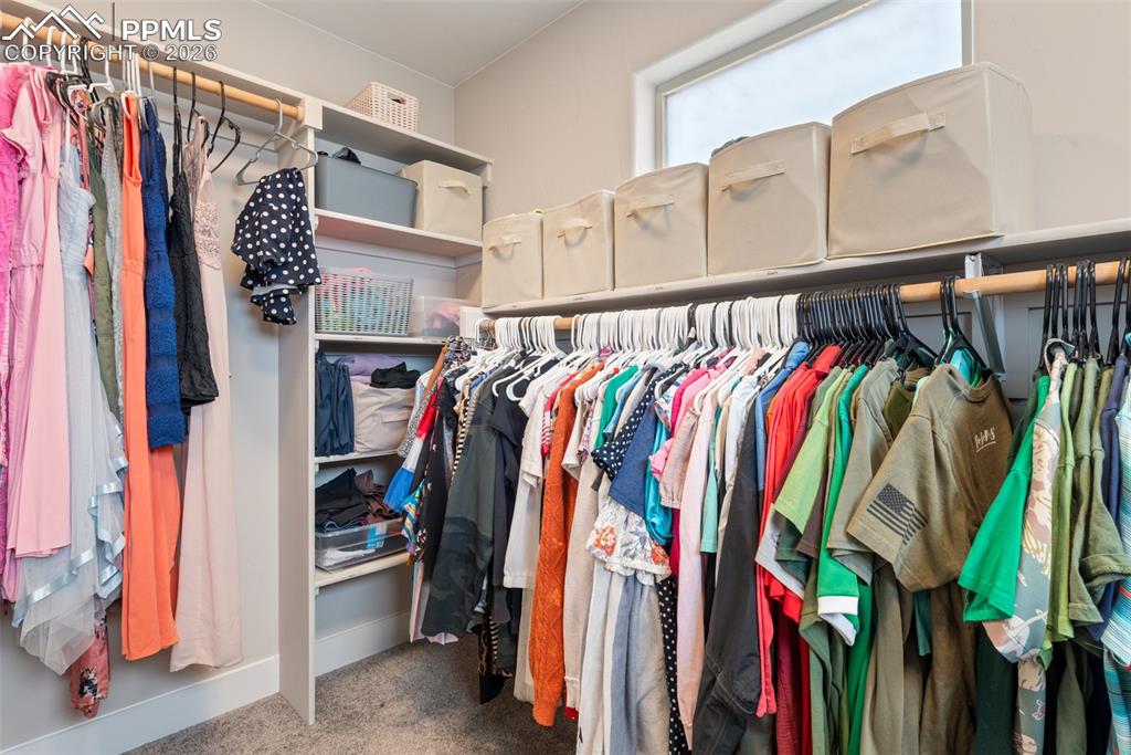 Image 47 of 50: Closet