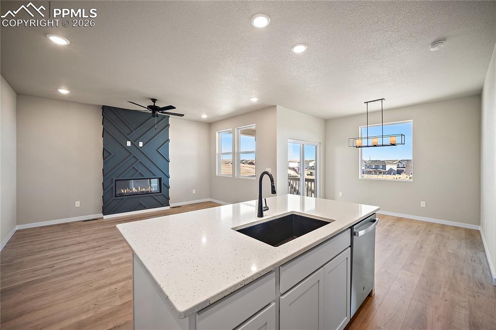 Image 18 of 33: Kitchen