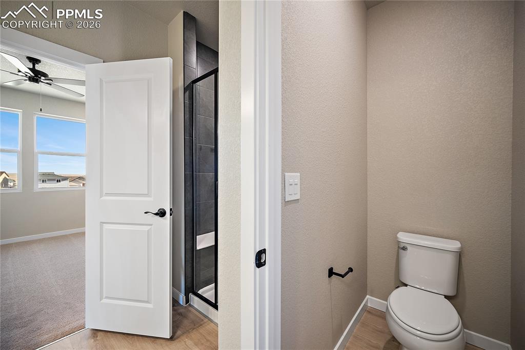 Image 25 of 33: Bathroom